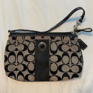 Coach classic print wristlet